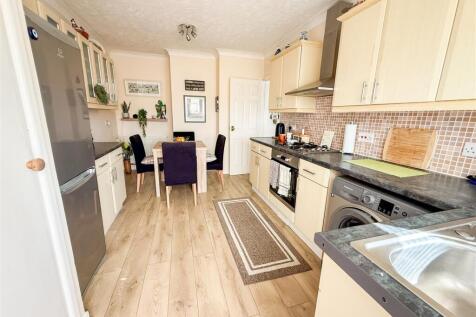 ALTERNATE VIEW OF KITCHEN/DINER