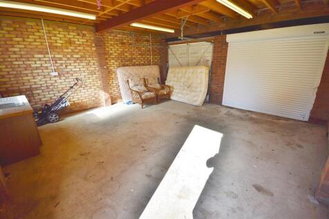 DOUBLE GARAGE