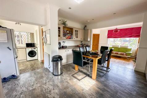 ALTERNATE VIEW OF KITCHEN/DINER