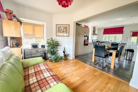 FAMILY ROOM AREA VIEW