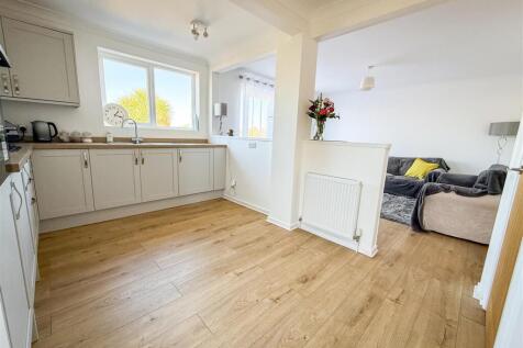 ALTERNATE VIEW OF KITCHEN