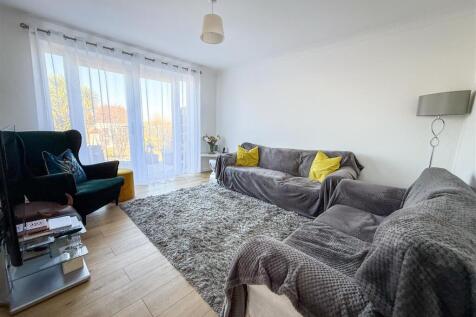 ALTERNATE VIEW OF LOUNGE