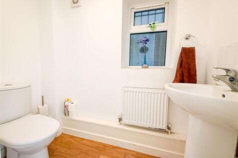 GROUND FLOOR CLOAKROOM