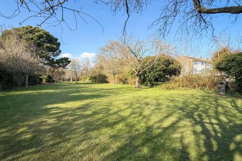 PRESTIGIOUS GARDENS AREA