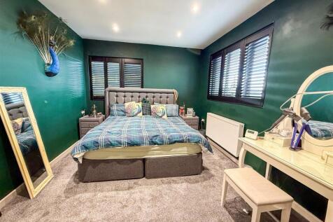 PRINCIPLE BEDROOM