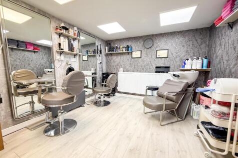 STUDIO / SALON