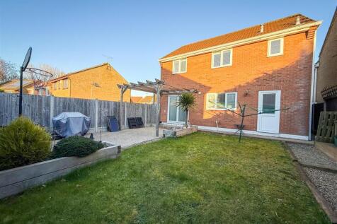 ALTERNATE VIEW OF REAR GARDEN