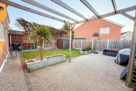 ALTERNATE VIEW OF REAR GARDEN