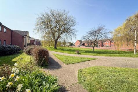 GREENSWARD TO FRONT