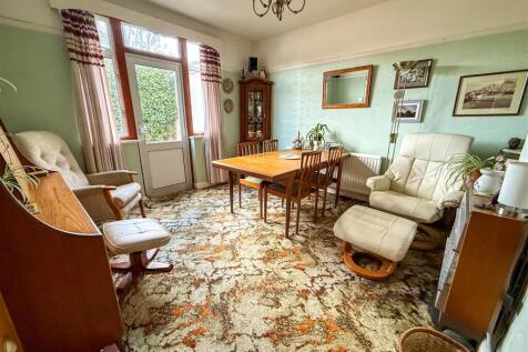 DINING/SITTING ROOM