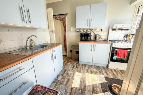 ALTERNATE VIEW OF KITCHEN