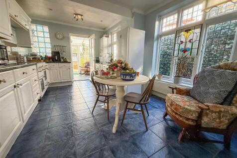 KITCHEN / BREAKFAST ROOM