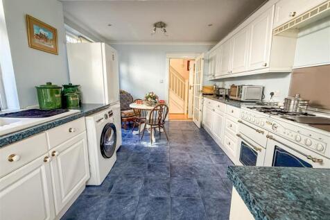 ALTERNATE VIEW OF KITCHEN/BREAKFAST ROOM