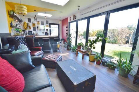 ENTERTAINMENT ROOM