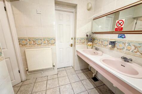 LADIES TOILET