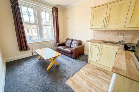LOUNGE KITCHENETTE