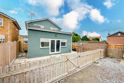 OUTSIDE- REAR GARDEN