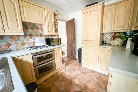 ALTERNATE VIEW OF KITCHEN