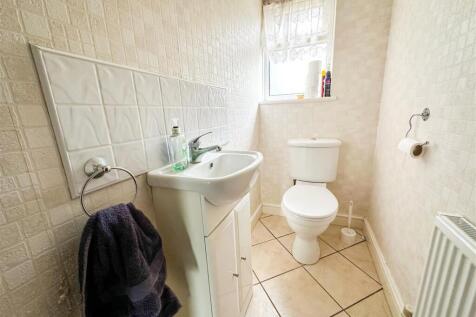 GROUND FLOOR CLOAKROOM