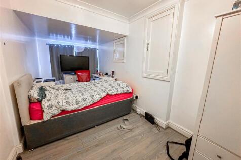 BEDROOM FIVE