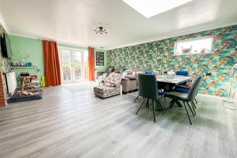 LOUNGE/DINER