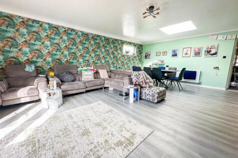 LOUNGE AREA VIEW
