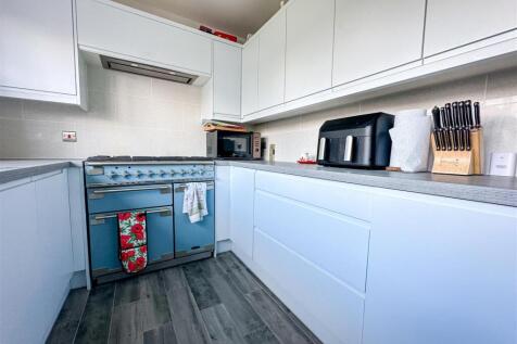 ALTERNATE VIEW OF KITCHEN
