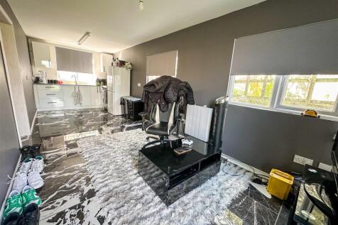 GYM/OFFICE ROOM ONE