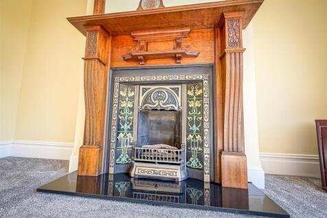 ALTERNATE VIEW OF DINING ROOM