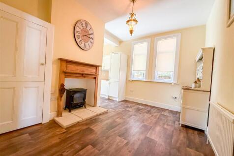 BREAKFAST ROOM AREA