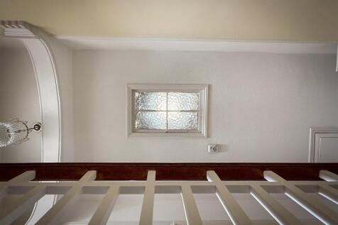 FEATURE LANDING LIGHT TUNNEL/SKYLIGHT