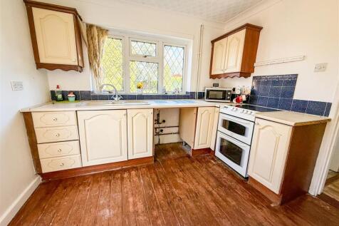 ALTERNATE VIEW OF KITCHEN