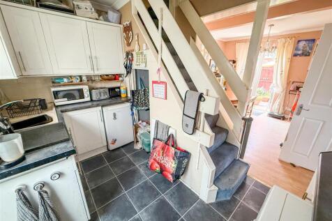 ALTERNATE VIEW OF KITCHEN