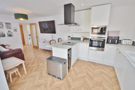 LOUNGE KITCHENETTE