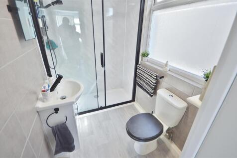 MODERN SHOWER ROOM