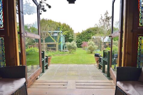SUMMER HOUSE