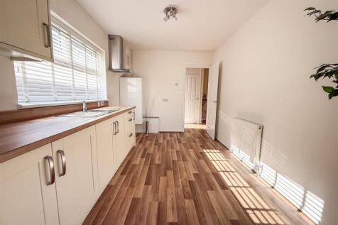 ALTERNATE VIEW OF KITCHEN