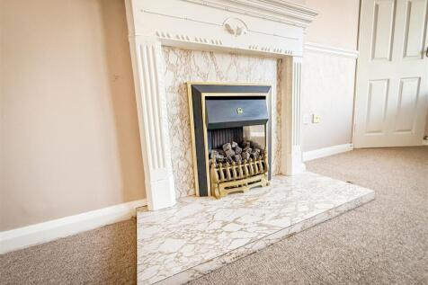 ALTERNATE VIEW OF LOUNGE