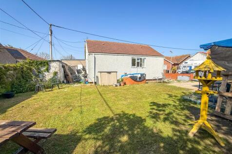 SIDE AND REAR GARDENS
