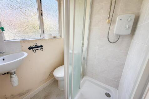 STUDIO/WORKSHOP SHOWER ROOM
