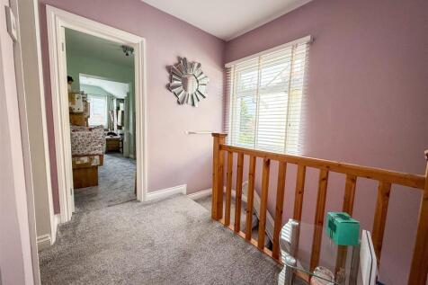 FIRST FLOOR LANDING