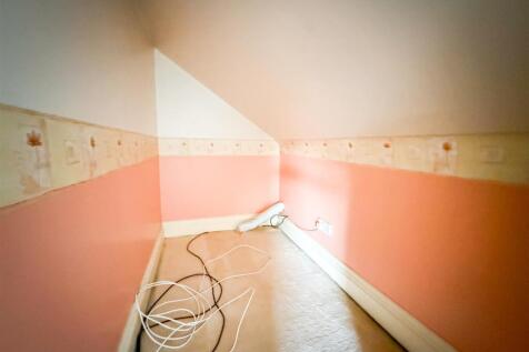 WALK IN STORAGE CUPBOARD