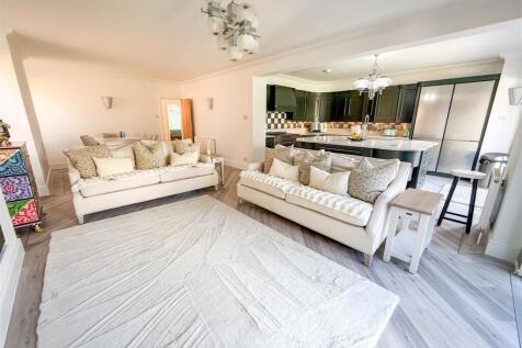 LOUNGE/DINER