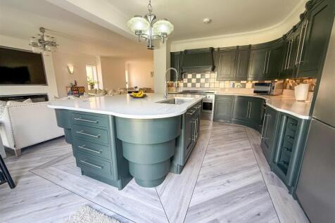 ALTERNATE VIEW OF KITCHEN