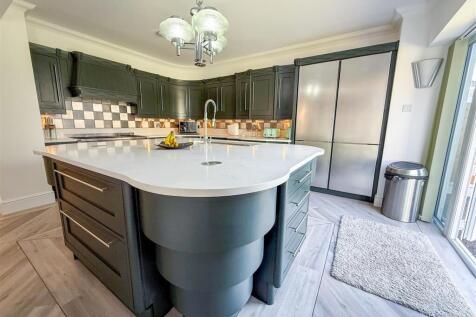 ALTERNATE VIEW OF KITCHEN