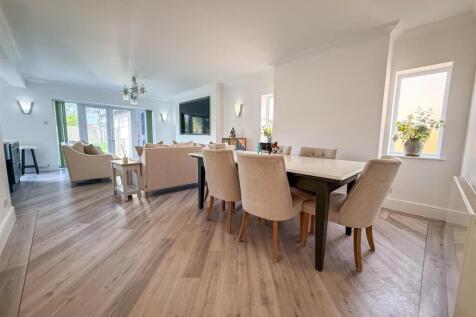 LOUNGE/DINER