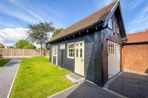 DETACHED GARAGE / WORKSHOP