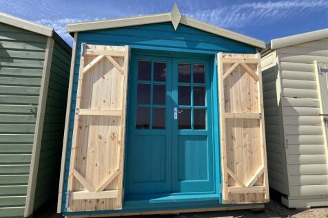 BEACH HUT