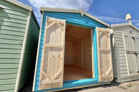 BEACH HUT