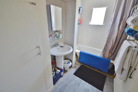 BATHOOM